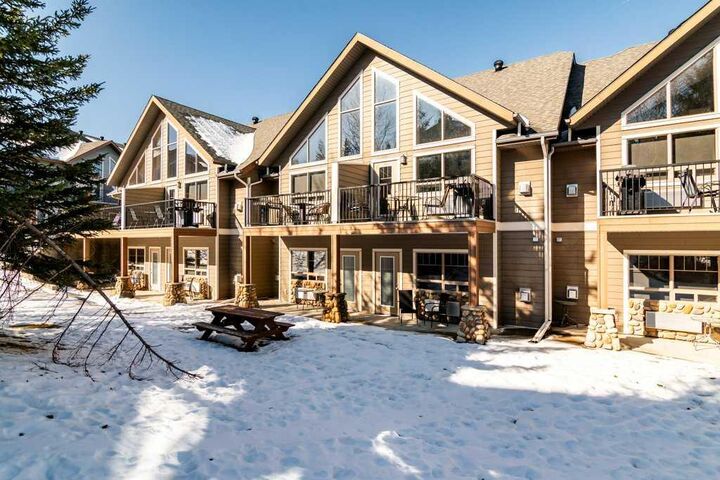 Property Photo: 604 & 605, 401 4 Street 604 &Amp 605 AB T0J 1C0