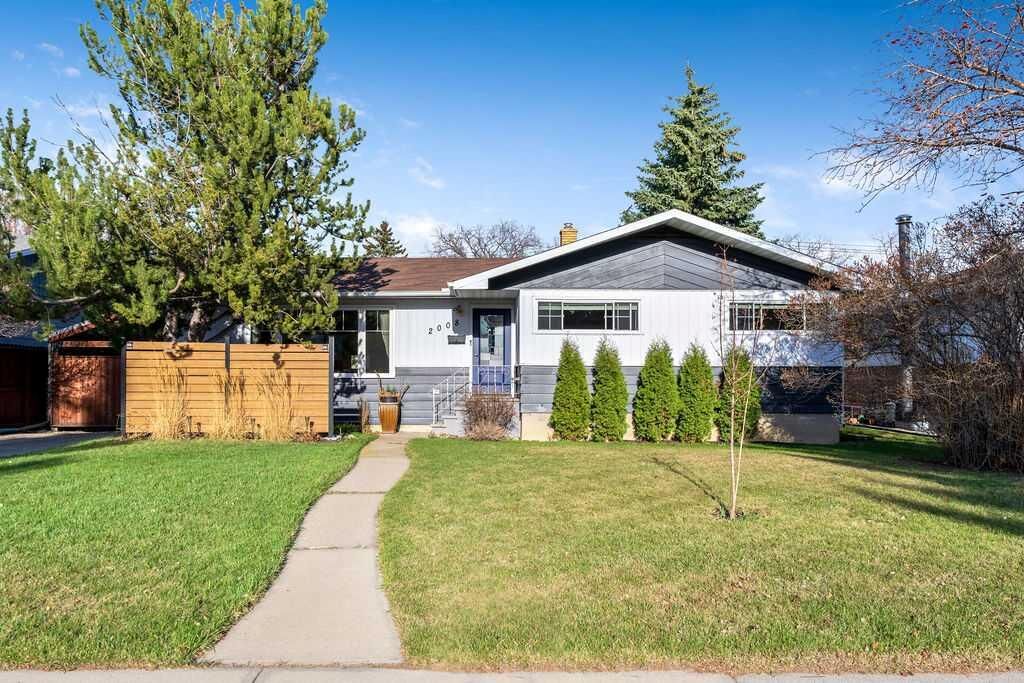 Property Photo: 2008 Georgia Street SW AB T3E 4H2