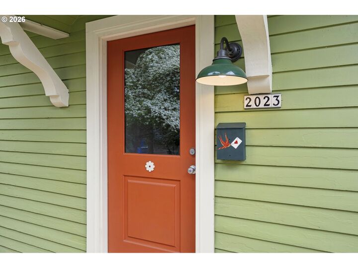 Property Photo:  2023 NE Highland St  OR 97211 