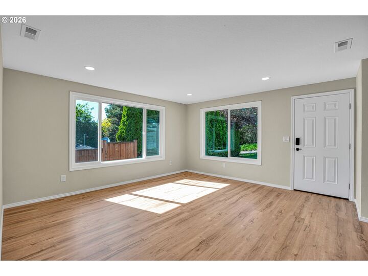 Property Photo:  1822 SW Marigold St  OR 97219 