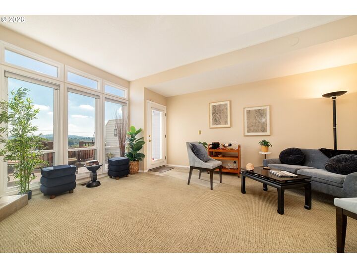 Property Photo:  5028 SW View Point Ter  OR 97239 