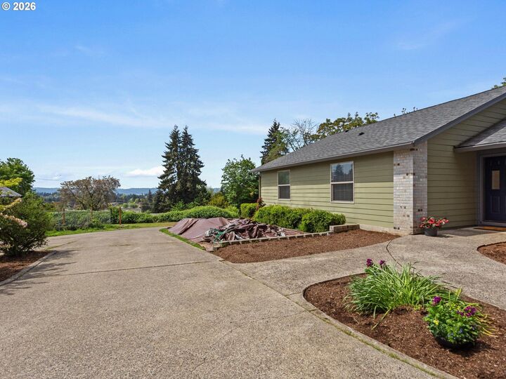 Property Photo:  1200 NE 68th St  WA 98665 