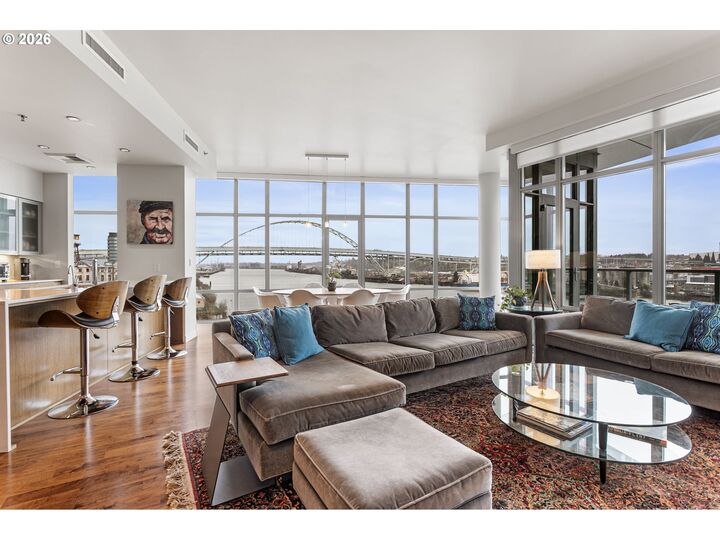 Property Photo:  1310 NW Naito Pkwy 1001  OR 97209 