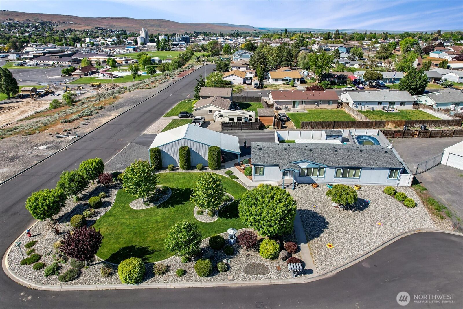 Property Photo:  307  Hilltop Circle  WA 98823 