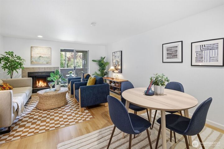 Property Photo:  170  Newport Way NW D35  WA 98027 