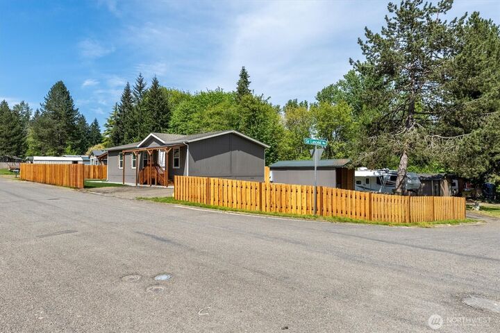 Property Photo:  101  Sir Lancelot Drive  WA 98611 