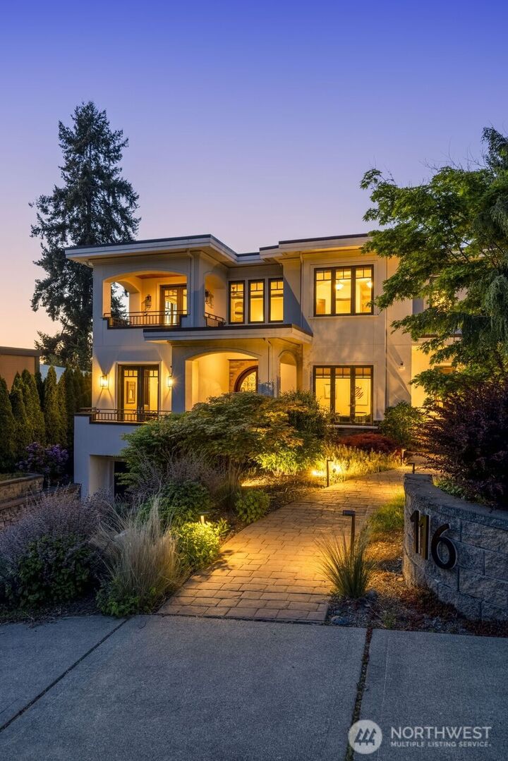 Property Photo:  116  16th Avenue  WA 98033 
