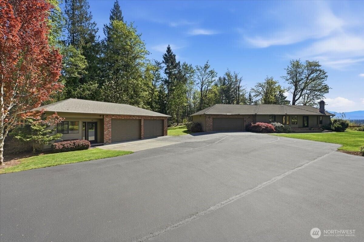 Property Photo: 23747 262nd Place SE WA 98038
