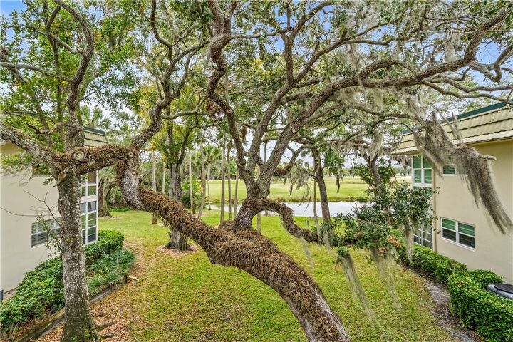 Property Photo:  11 Vista Gardens Trail 204  FL 32962 