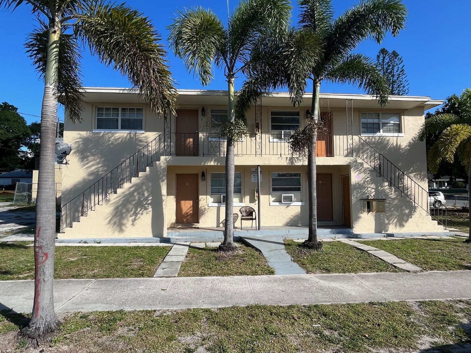 Property Photo:  800 Douglass Avenue 4  FL 33401 