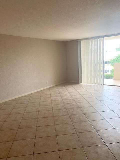 Property Photo:  1000 Spanish River Road 3B  FL 33432 