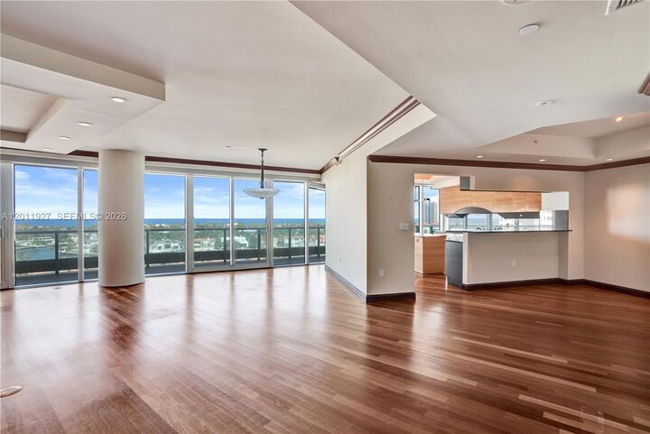 Property Photo:  19955 NE 38th Ct 1105  FL 33180 