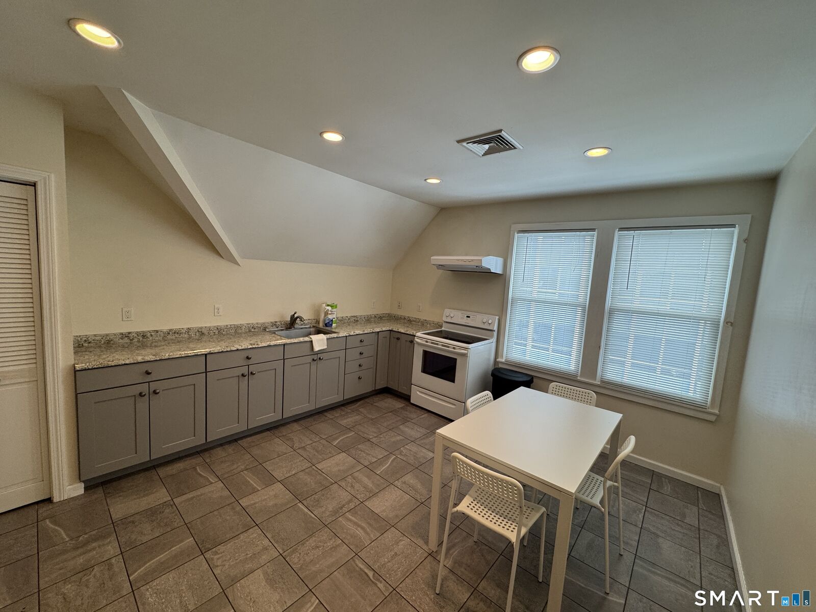 Property Photo:  423 Whalley Avenue  CT 06511 
