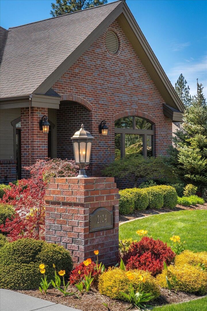 Property Photo:  2104 E Cherrytree Ln  WA 99203 