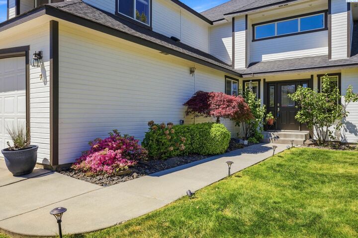 Property Photo:  7 Buttercup Ct  WA 99301 