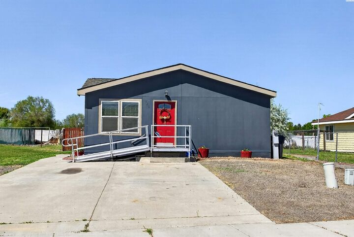 Property Photo:  520 New Gate Drive  WA 99350 