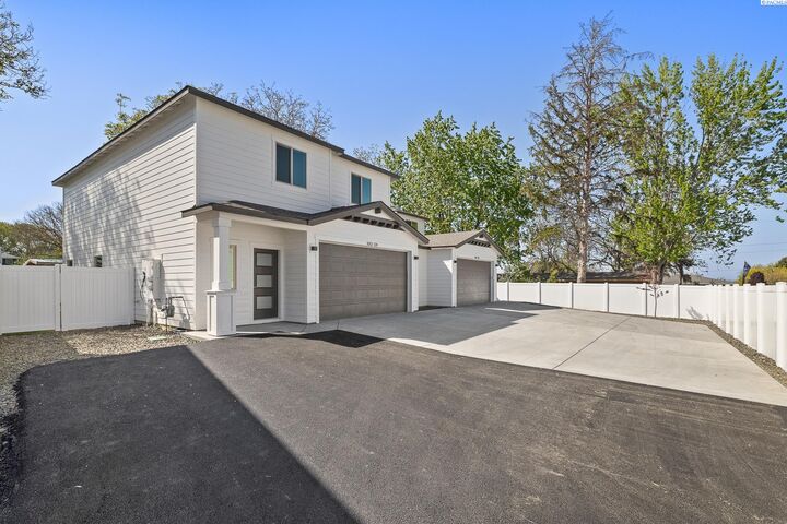 Property Photo:  1052 S Underwood Pl  WA 99337 