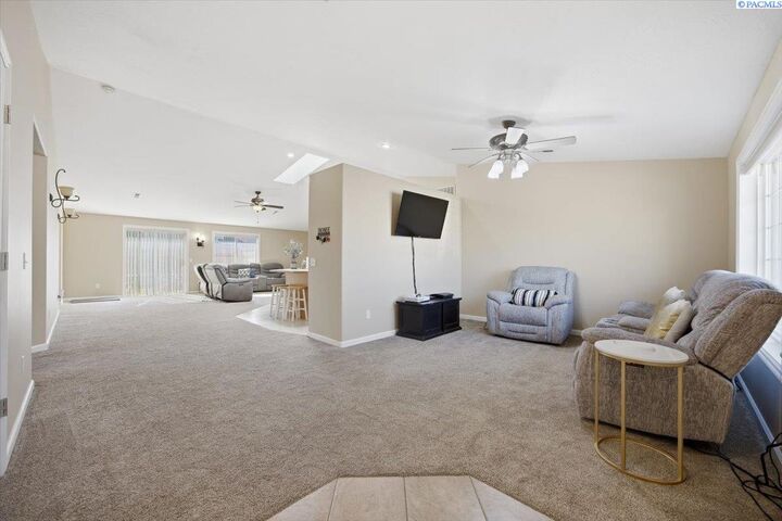 Property Photo:  4900 S Washington Pl  WA 99337 