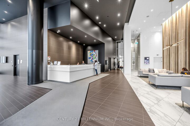 Property Photo:  3900 Confederation Parkway 4104  ON L5B 0K3 