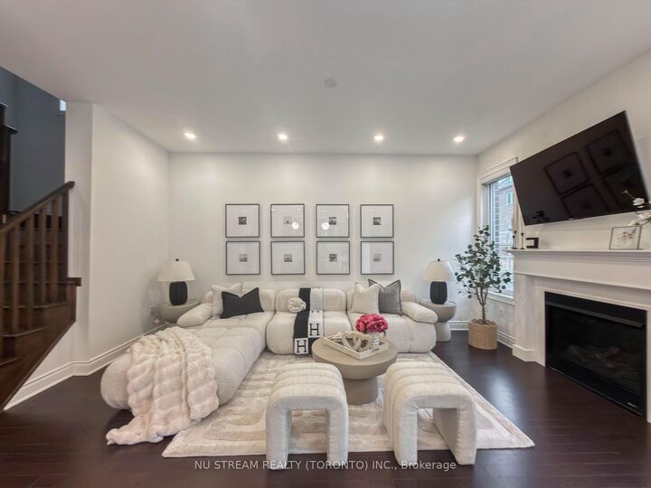 Property Photo: 89 Hartney Drive ON L4S 0K5