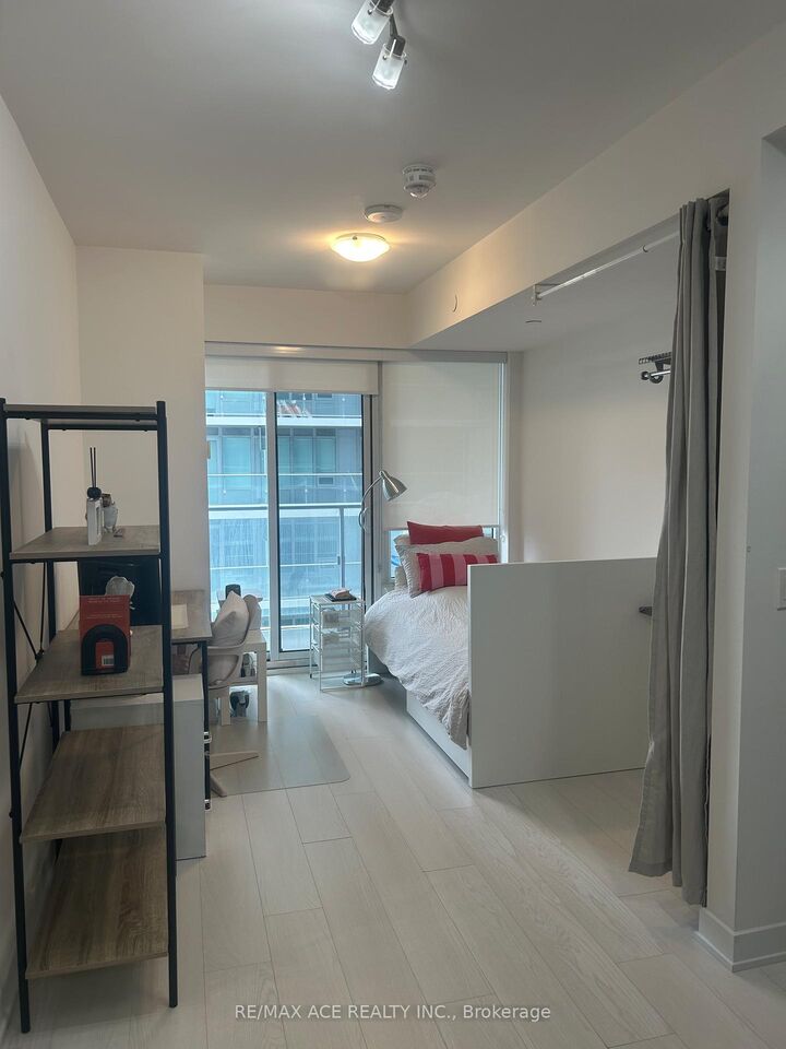 Property Photo: 195 Redpath Avenue 2314 ON M4P 0E4