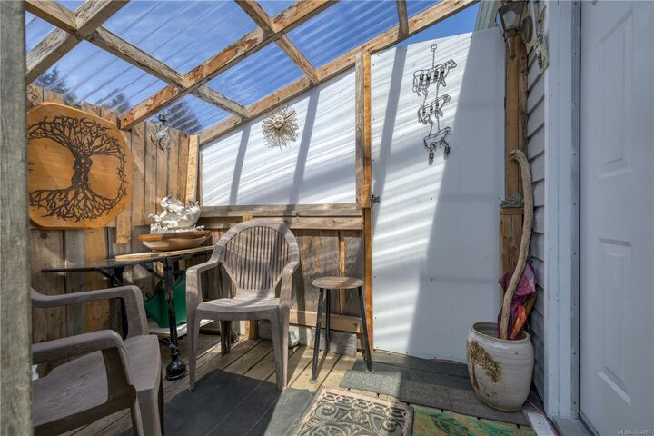 Property Photo: 5250 Beaver Harbour Rd #1 BC V0N 2P0