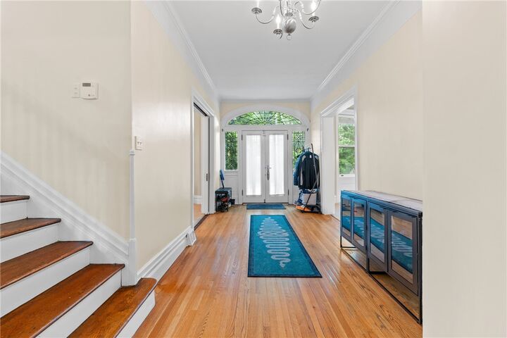Property Photo:  1084 Shady Ave  PA 15232 