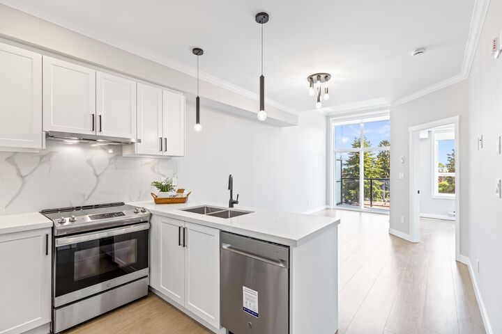 Property Photo: 12109 223 Street 510 BC V2X 5Y6