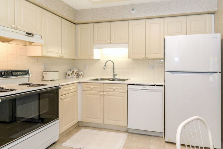 Property Photo: 20976 56 Avenue 101 BC V3A 7Z2