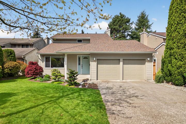 7159 York Crescent — photo 1