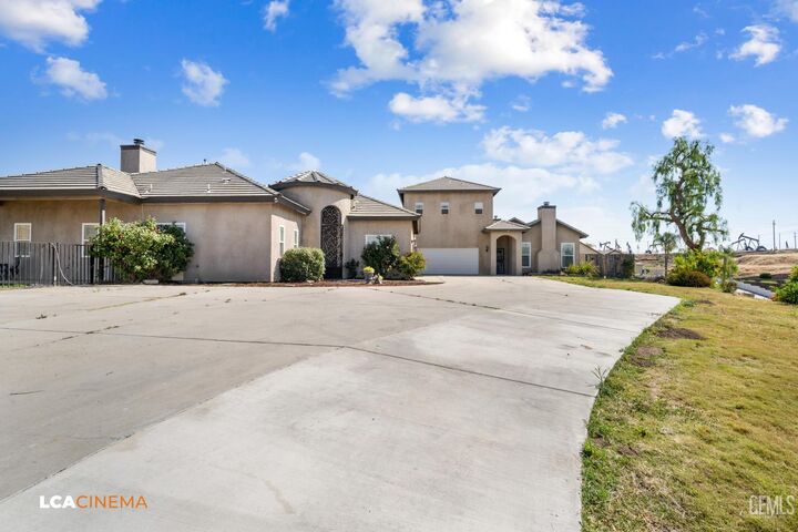 Property Photo: 5053 N Hills Drive CA 93308