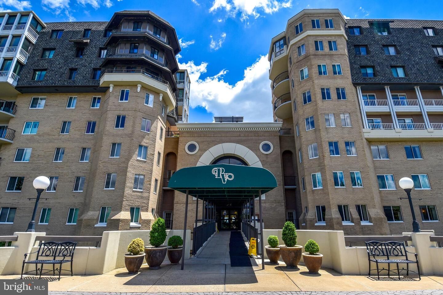 Property Photo:  1250 S Washington Street 121  VA 22314 