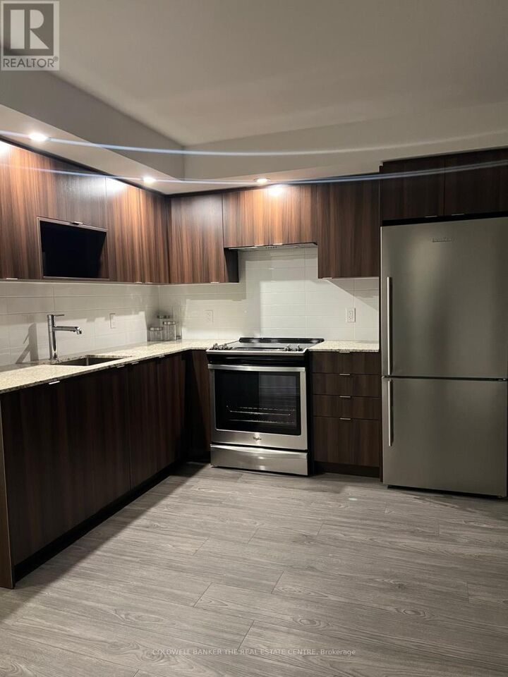 Property Photo:  225 Village Green Square 2106  ON M1S 0L3 