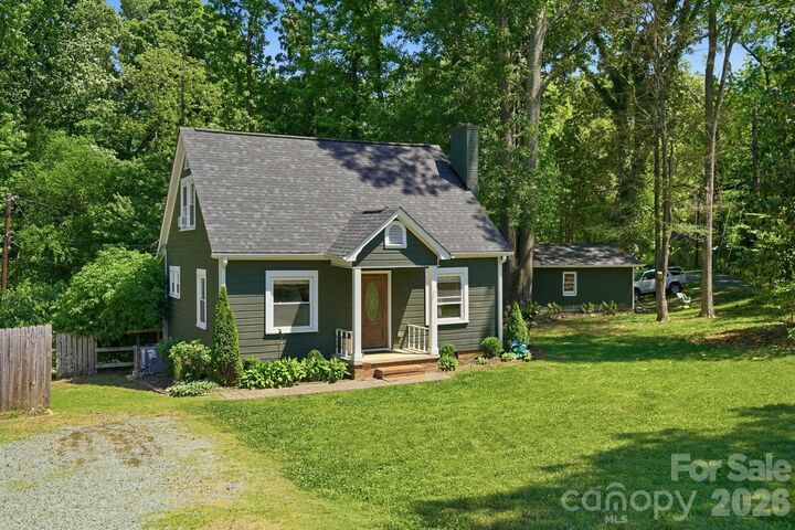 Property Photo:  7131 Dorn Circle  NC 28212 