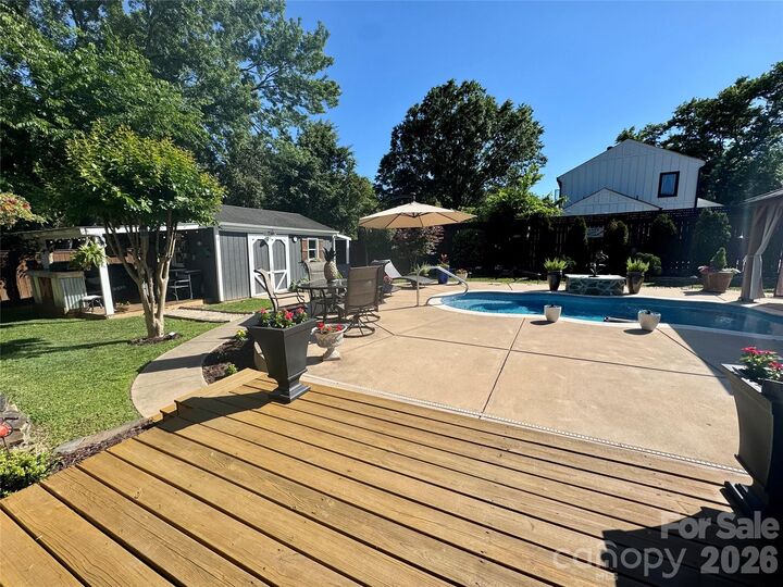 Property Photo:  7319 Chatterbird Court  NC 28226 