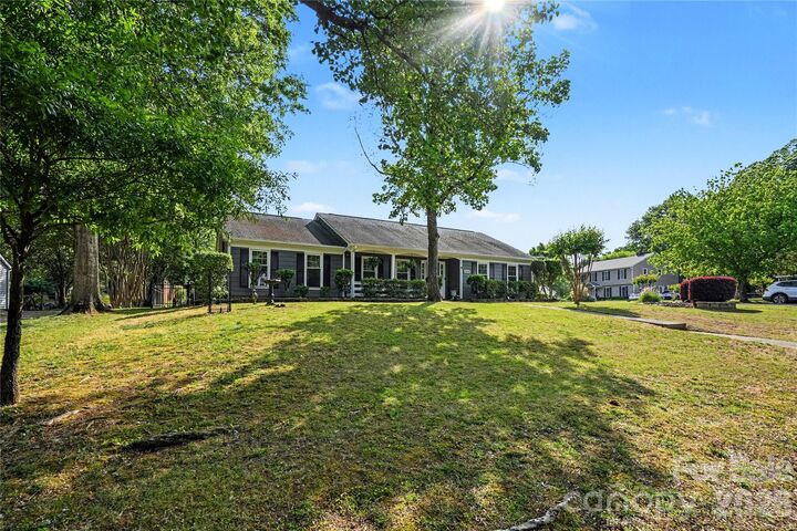 Property Photo:  7319 Chatterbird Court  NC 28226 