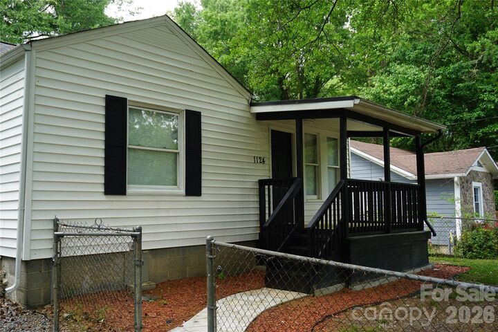 Property Photo:  1124 W Mauney Avenue  NC 28052 
