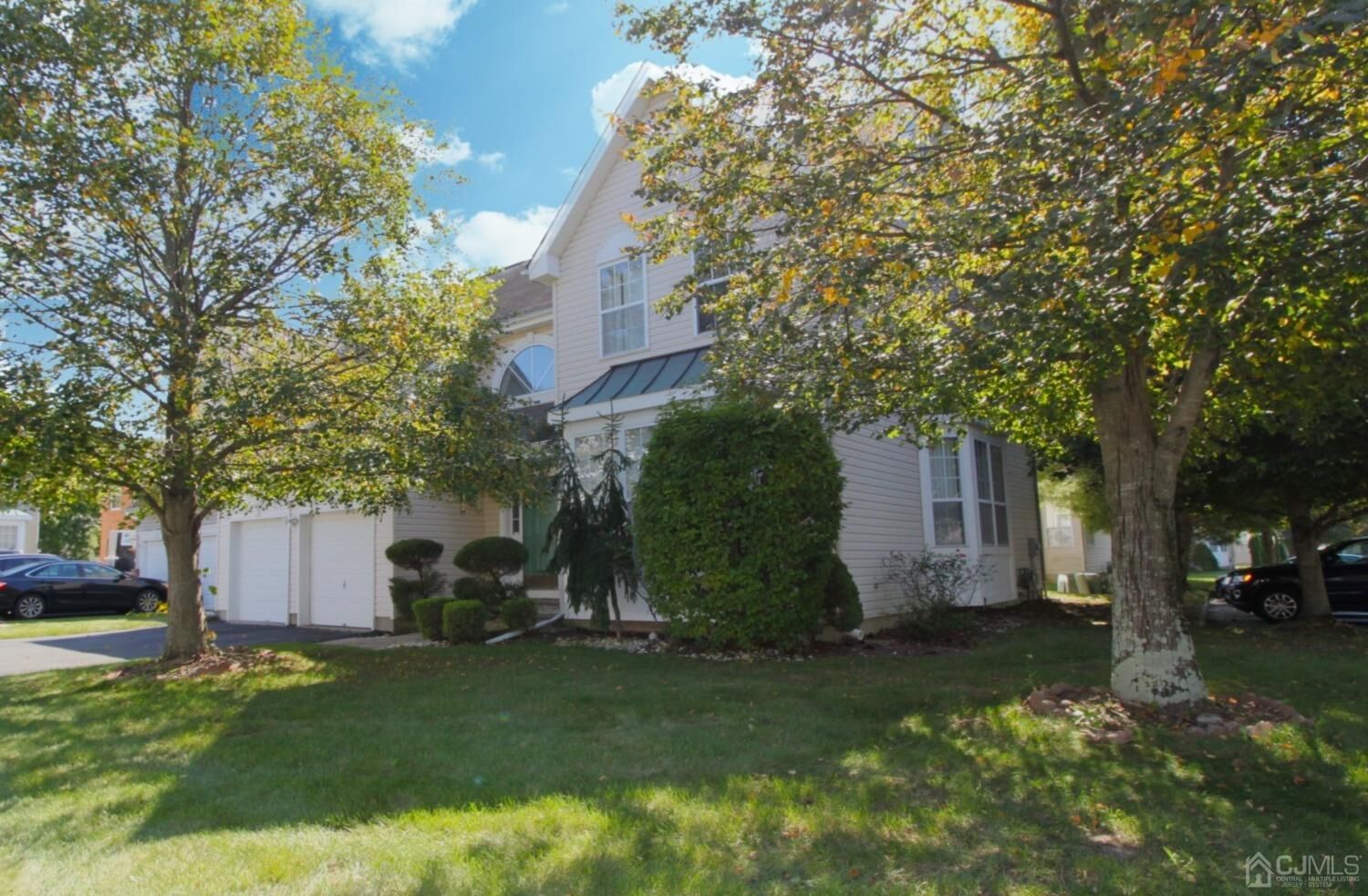 Property Photo:  27 Pin Oak Drive  NJ 08902 