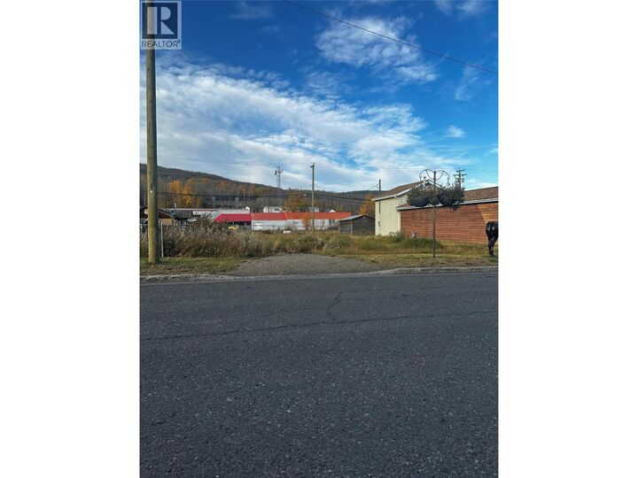 5016 49 Avenue — photo 1