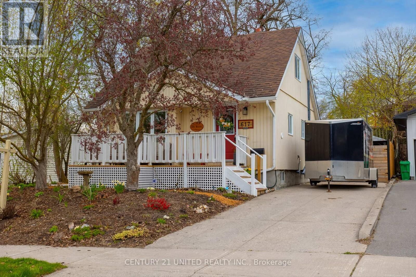 Property Photo: 617 Simmons Avenue ON K9H 2B8