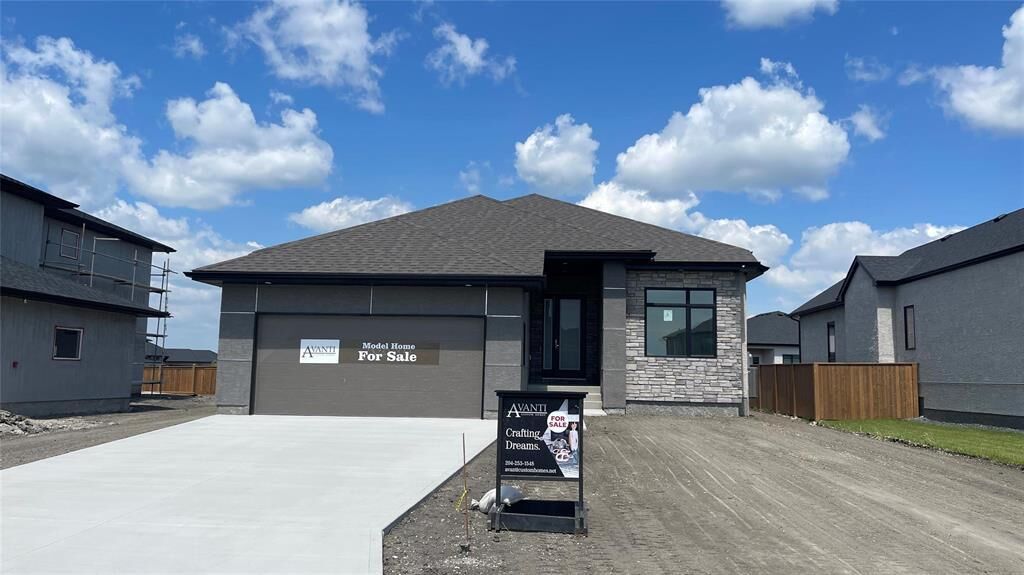 Property Photo: 182 Rangeview Way MB R3Y 2K7