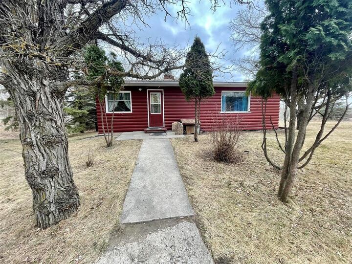 Property Photo:  89012 1 Highway  MB R0K 0H0 