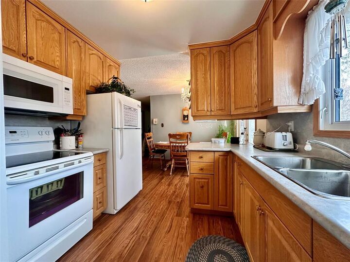 Property Photo:  959 Tremauden Avenue  MB R9A 1L4 