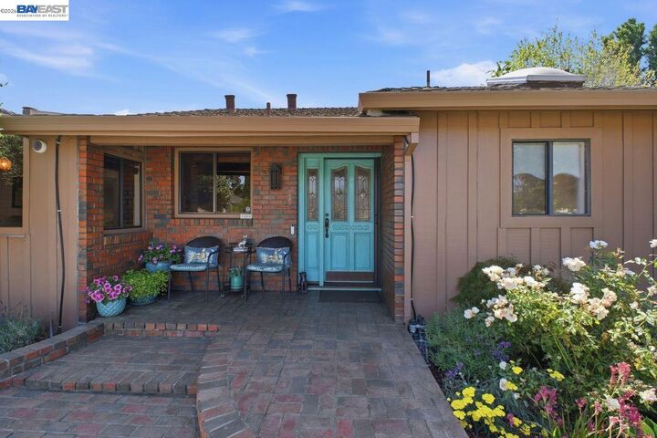 Property Photo:  4858 Sterling Dr  CA 94536 