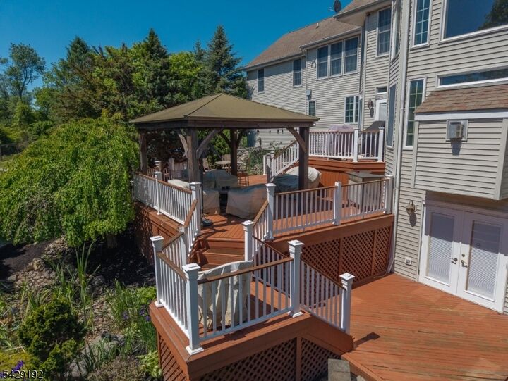 Property Photo:  3 Kentview Ct  NJ 08822 