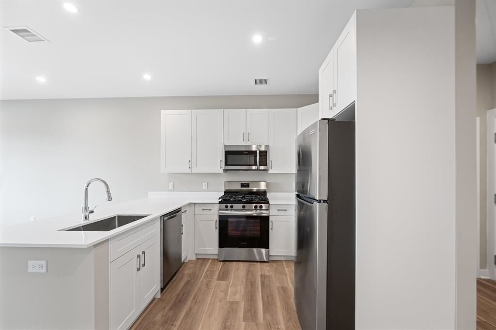 Property Photo:  475 Communipaw Ave 205  NJ 07304 