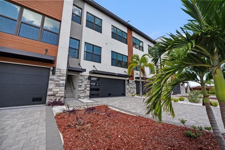Property Photo: 777 Gran Kaymen Way FL 33572