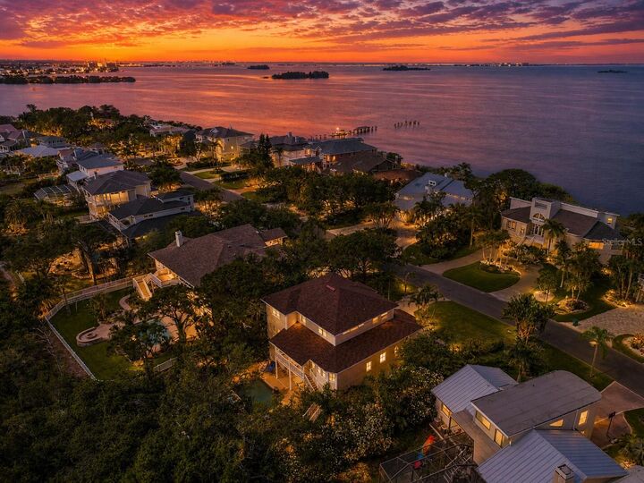 Property Photo:  897 Point Seaside Drive  FL 34681 