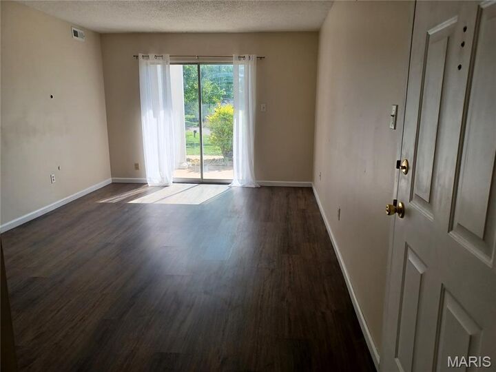 Property Photo:  