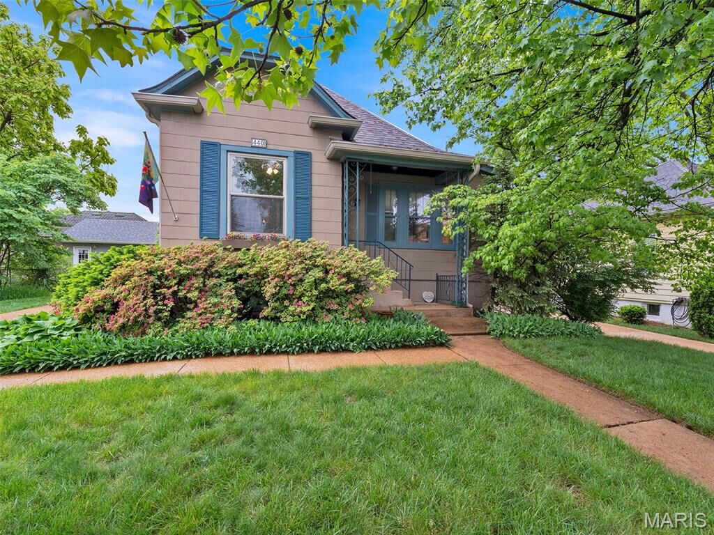 Property Photo:  440 E Bradford Avenue  MO 63119 